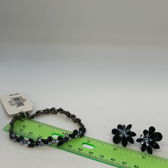 In original packaging GIVENCHY bracelet and earrings set - Picture 8 of 8